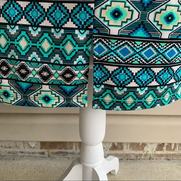 •OLIVIA BLU• Stretchy Patterned Pencil Skirt - Size Large - Picture 5 of 7